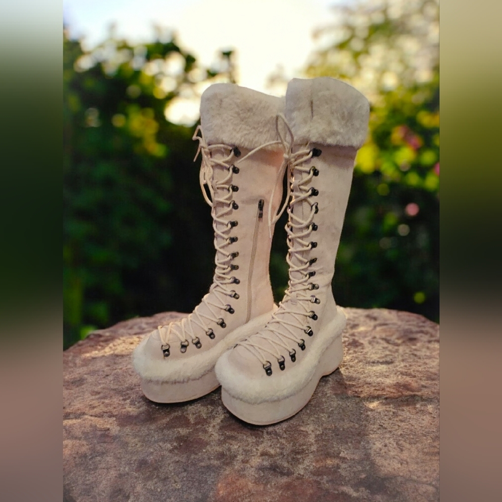 NWT Flash On Platform Boots Current Mood SZ 8